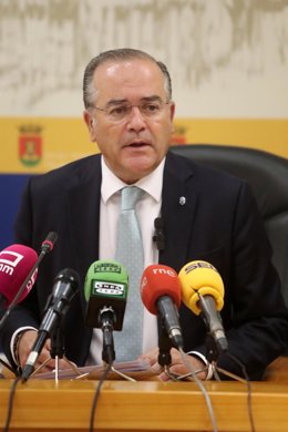 Archivo - El alcalde de Talavera, José Julián Gregorio.