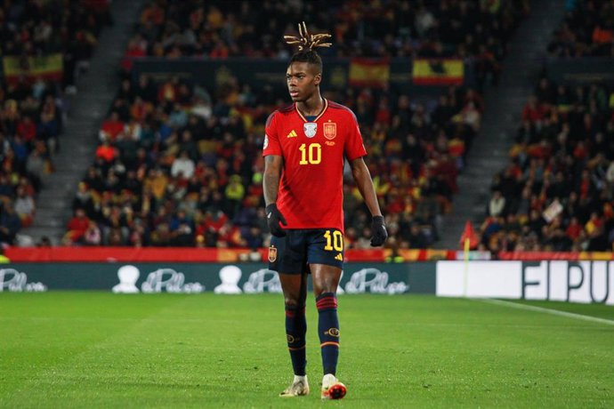 Archivo - El internacional español Nico Williams en el último partido de España en el Nuevo José Zorrilla de Valladolid.