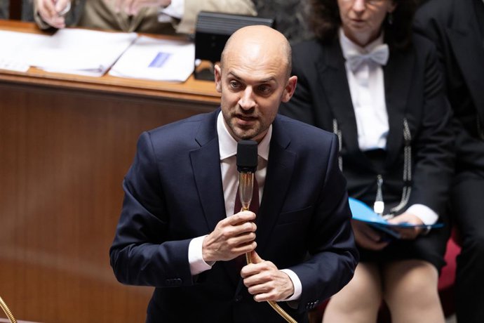 17 de junho de 2025, Paris, França, França: Sessão de perguntas ao governo na Assembleia Nacional - Ministro das Relações Exteriores e Europeias da França, Jean Noel Barrot POLITIQUE, ASSEMBLEE NATIONALE, HEMICYCLE