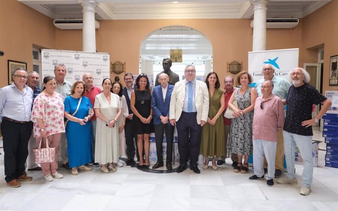 Archivo - Acto de entrega de ventiladores a familias con pobreza energética.