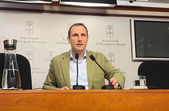 Archivo - El diputado del Grupo Mixto-Foro en la Junta General, Adrián Pumares