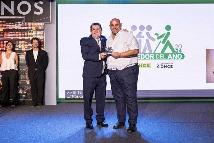 La ONCE rinde homenaje a sus 22 mejores vendedores del año en una gala celebrada en el 'Mercado de la Inclusión'