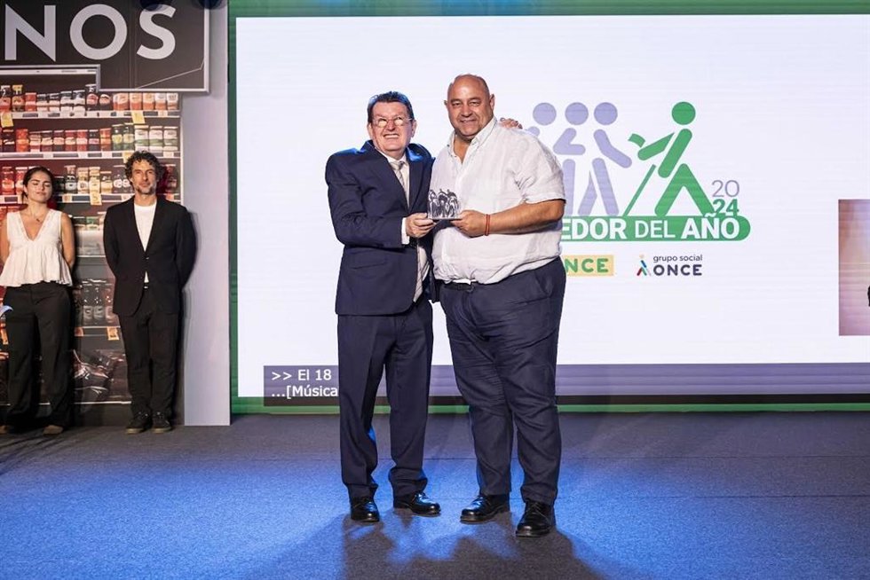 La ONCE rinde homenaje a sus 22 mejores vendedores del año en una gala celebrada en el 'Mercado de la Inclusión'