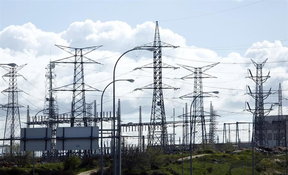 Archivo - Recursos de torre de alta tensión, electricidad