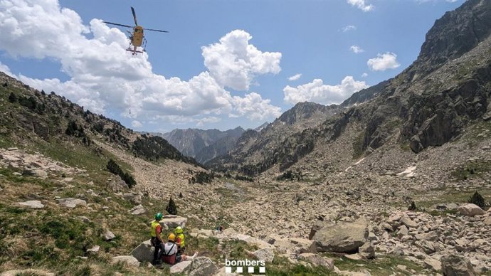 Bombers rescatan a un excursionista accidentado en el Coll de Ratera (Lleida)