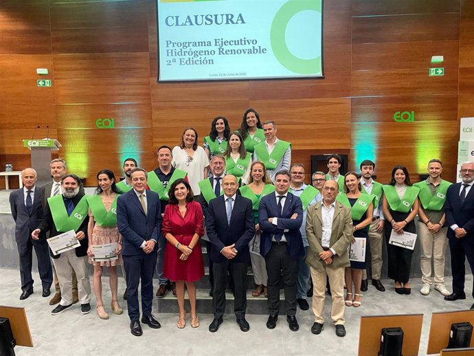 La consejera de Empleo, Empresa y Trabajo Autónomo, Rocío Blanco, clausura la II edición del Programa Hidrógeno Renovable Moeve