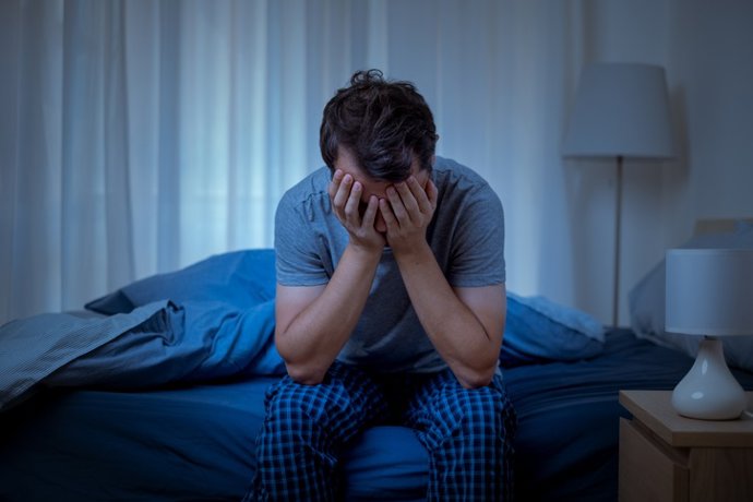 Archivo - Imagen de recurso de un hombre con problemas de sueño.
