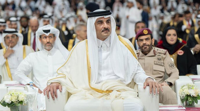 Archivo - Arquivo - 8 de maio de 2025, Doha, Doha, Catar: O emir do Catar, Tamim bin Hamad Al Thani, patrocina a cerimônia de formatura dos alunos da Universidade do Catar em 8 de maio de 2025