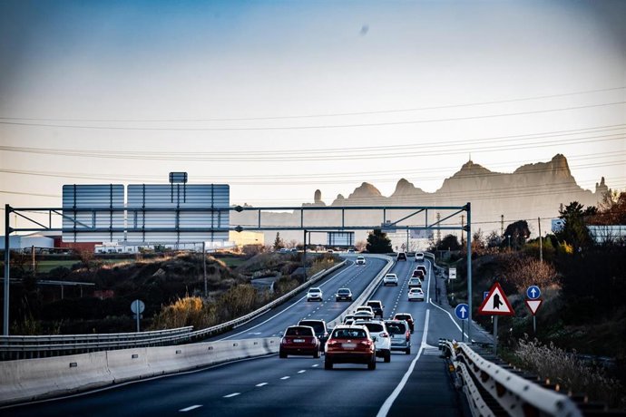 Archivo - Imagen de recurso de una carretera catalana.