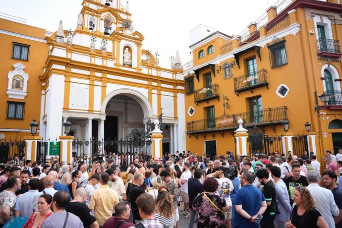 Imagen de la concentración ante la basílica de la Macarena