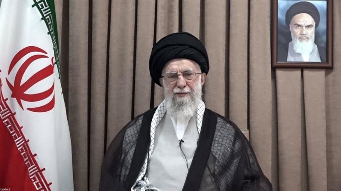 June 18, 2025, Tehran, Iran: Iranian Supreme Leader Ayatollah ALI KHAMENEI in a televised speech, under a portrait of the late revolutionary founder Ayatollah Khomeini. Israel and Iran have been exchanging fire since Israel launched strikes across Iran on