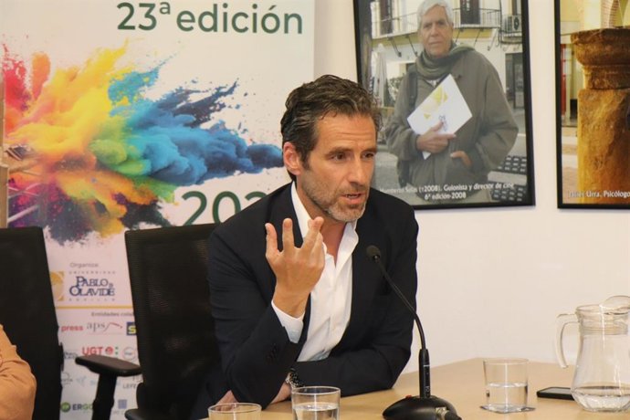 El vicesecretario de Cultura y portavoz del PP, Borja Sémper, durante la mesa redonda 'Desafíos del Congreso y el Senado: Enfrentando la crispación política', celebrada en los cursos de verano de la Universidad Pablo de Olavide (UPO).