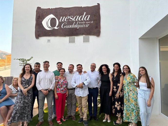 Acto de inauguración del nuevo tanatorio en Quesada.