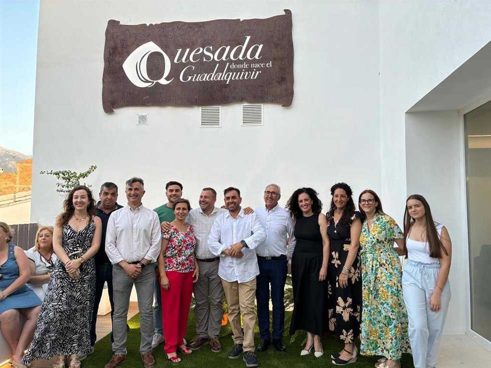 Acto de inauguración del nuevo tanatorio en Quesada.