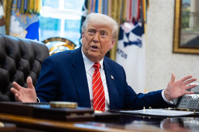 30 de maio de 2025, Washington, Distrito de Colúmbia, EUA: O presidente dos Estados Unidos, Donald J. Trump, fala enquanto participa de uma coletiva de imprensa com Elon Musk, CEO da Tesla, SpaceX e X (anteriormente conhecida como Twitter) e o administrad