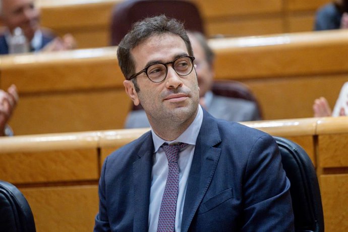 El ministro de Economía, Comercio y Empresa, Carlos Cuerpo, durante un pleno en el Senado, a 17 de junio de 2025, en Madrid (España). Esta es la primera sesión de control en el Senado a la que se enfrenta el Gobierno de coalición tras la crisis abierta en
