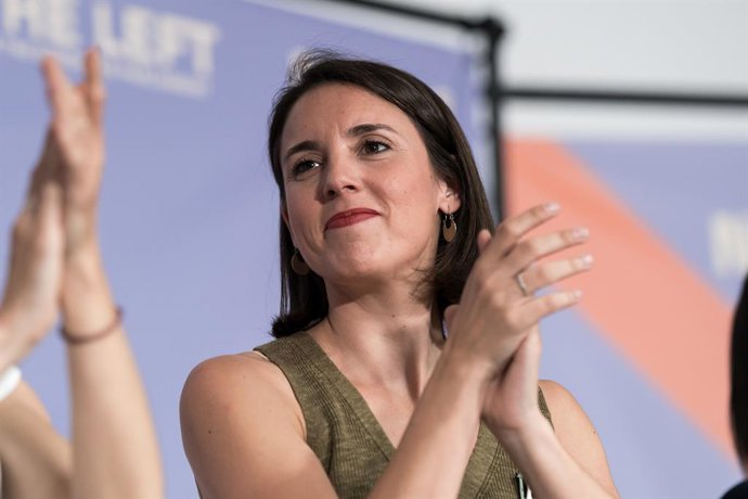 La eurodiputada de Podemos Irene Montero, durante el acto ‘A la guerra, que vayan ellos’ organizado por Podemos y el grupo The Left en el Parlamento Europeo, en el Espacio Próxima Estación, a 19 de junio de 2025, en Madrid (España). Esta convocatoria cont