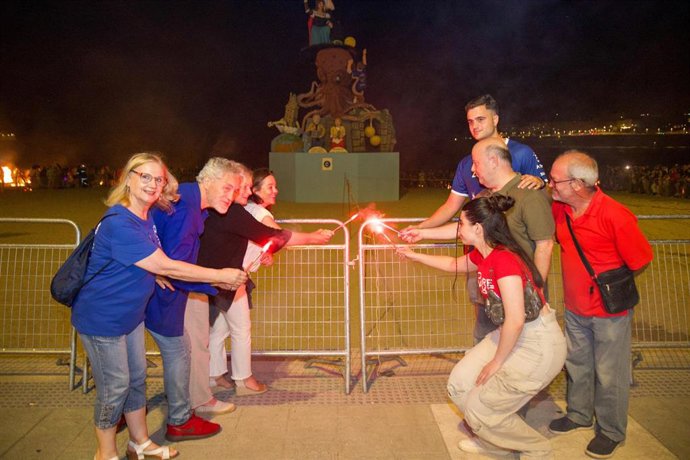 Rexistradas máis de 450 incidencias durante a noite de San Juan en Galicia, con varias persoas feridas por queimaduras.