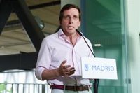 Almeida defiende que familias "pueden hablar de corrupción de puteros" y afea a Más Madrid que siga apoyando al Gobierno