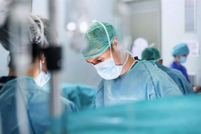 Archivo - Imagen de recurso de una operación de cirugía.