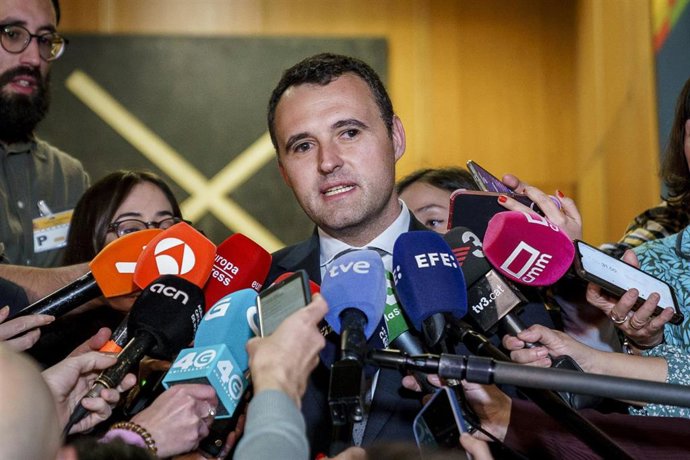 Archivo - El consejero de Hacienda de Asturias, Guillermo Peláez, atiende a los medios de comunicación tras el Consejo de Política Fiscal y Financiera (CPFF), en la sede del Ministerio, a 26 de febrero de 2025, en Madrid (España). El Gobierno central y la