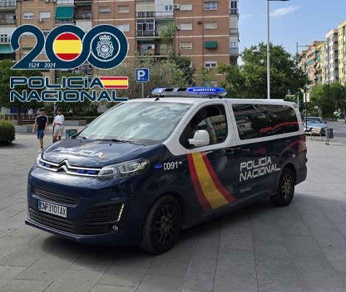 Coche de Policía Nacional en el entorno de Camino de Ronda