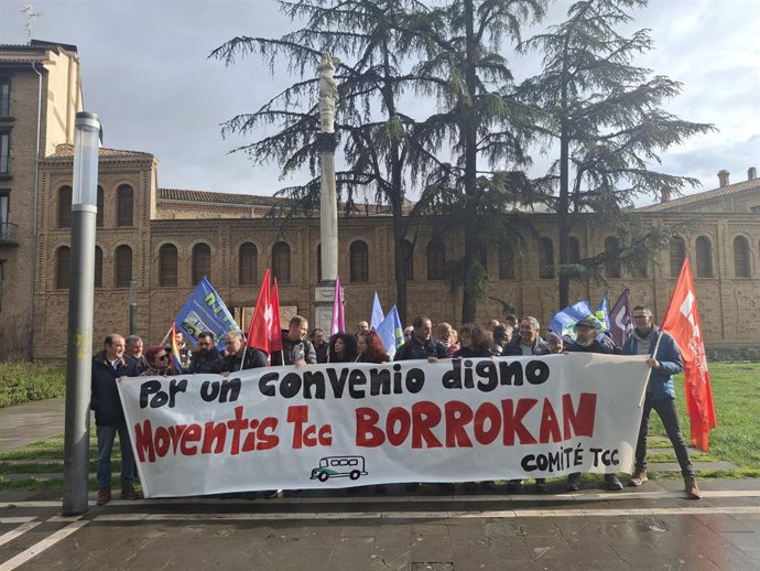 Archivo - Concentración de trabajadores de TCC para reclamar un convenio "digno".