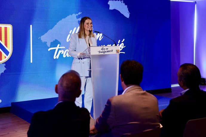La presidenta del Govern, Marga Prohens, durante la presentación de 'Illes en transformació'