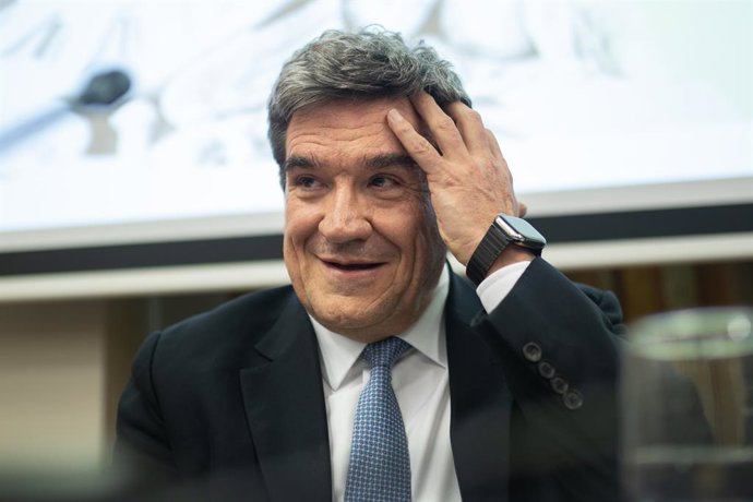 El gobernador del Banco de España, José Luis Escrivá, comparece en la Comisión de Economía, Comercio y Transformación Digital, en el Congreso de los Diputados, a 9 de junio de 2025, en Madrid (España). Durante su comparecencia, el gobernador del Banco de 