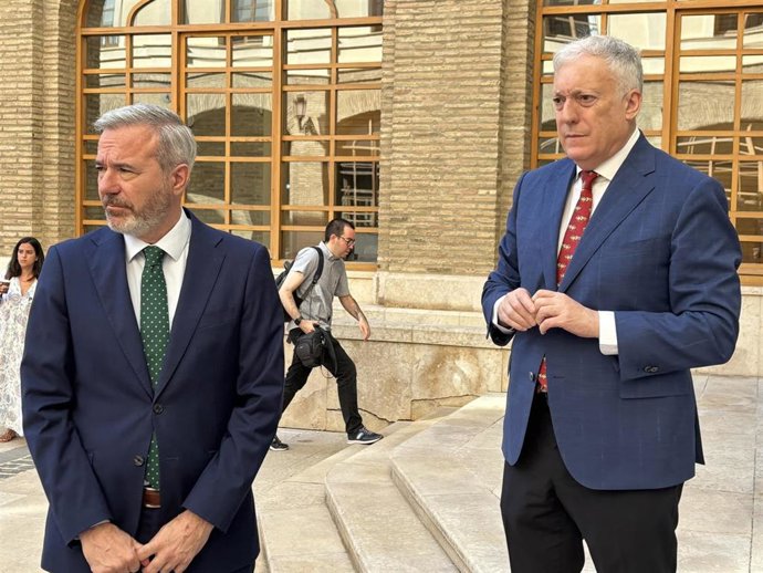 El presidente del Gobierno de Aragón, Jorge Azcón, y el consejero de Fomento, Octavio López.