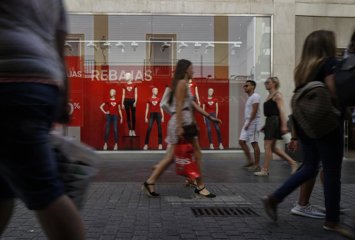 Archivo - (Foto De ARCHIVO) Imágenes De Recurso De Las Rebajas De Verano    María José López / Europa Press SEVILLA, 01.07.19. Imágenes De Recusos De Las Rebajas De Verano. 01/7/2019