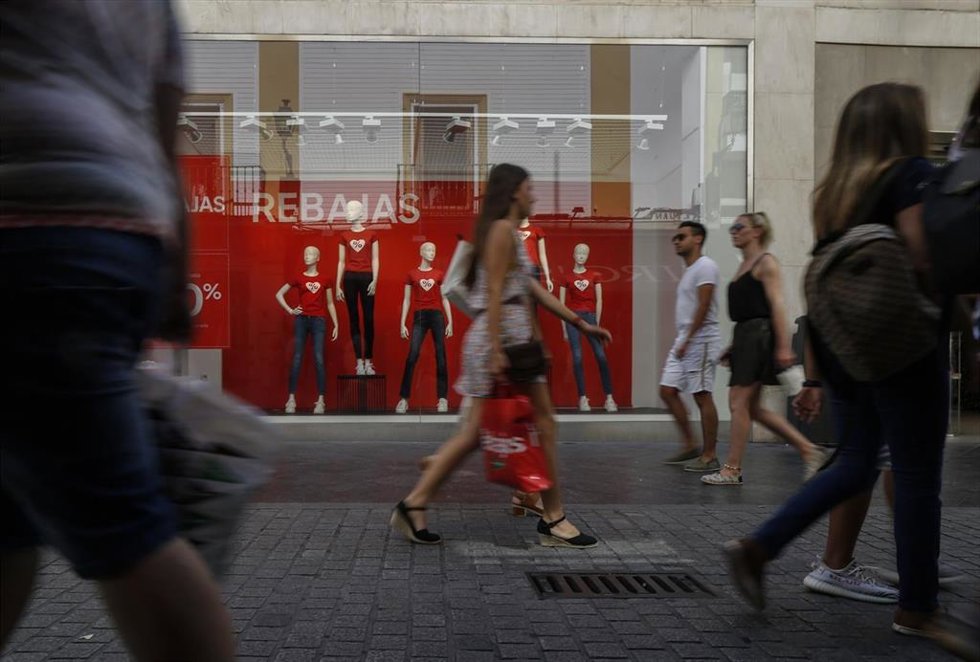 Archivo - (Foto De ARCHIVO) Imágenes De Recurso De Las Rebajas De Verano    María José López / Europa Press SEVILLA, 01.07.19. Imágenes De Recusos De Las Rebajas De Verano. 01/7/2019