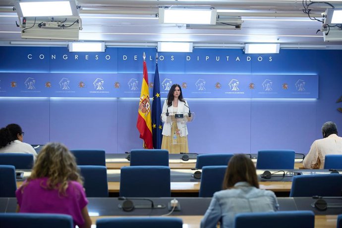 La portavoz de VOX en el Congreso, Pepa Millán, durante una rueda de prensa anterior a la Junta de Portavoces, en el Congreso de los Diputados, a 24 de junio de 2025, en Madrid (España).