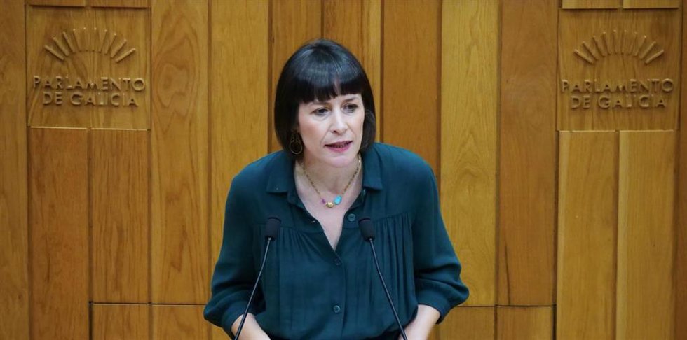 La portavoz nacional del BNG, Ana Pontón, defiende en el Parlamento la propuesta legislativa de los nacionalistas para que Galicia adopte un concierto económico.