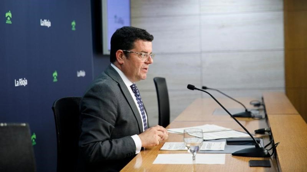 Avanzan los trabajos para impartir Medicina en el curso 2026-27 con un convenio para equipar los dos edificios del grado