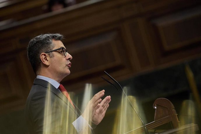 El ministro de la Presidencia, Relaciones con las Cortes y Justicia, Félix Bolaños, interviene durante una sesión plenaria en el Congreso de los Diputados, a 18 de junio de 2025, en Madrid (España). 