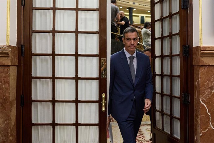 O Presidente do Governo, Pedro Sánchez, durante uma sessão de controle do governo no Congresso dos Deputados, em 18 de junho de 2025, em Madri (Espanha). Sánchez participa da sessão de controle do governo de hoje para responder a perguntas do Congresso do