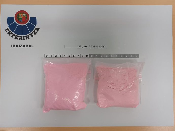 Gizonak gainean zeraman tusi edo kokaina arrosa