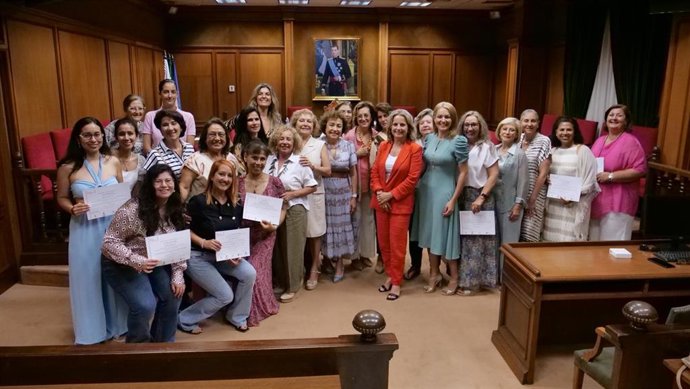 Acto de clausura del programa de 'mentoring' del Foro Mujer y Sociedad, celebrado en el Salón de Plenos de la Diputación de Almería.