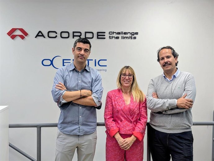 La delegada del Gobierno en Cantabria, Eugenia Gómez de Diego, durante su visita a Acorde Technologies