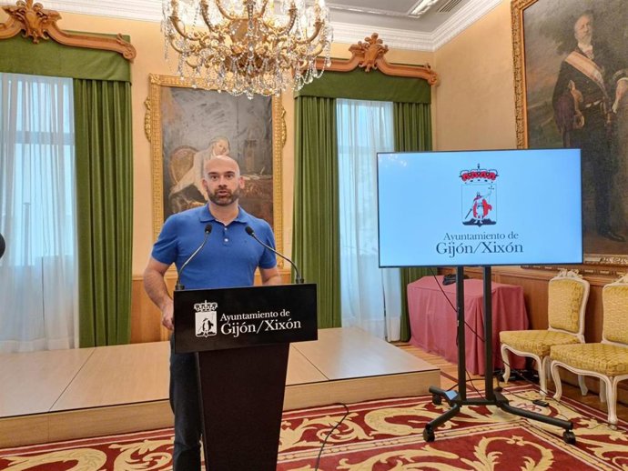 El portavoz de Junta de Gobierno de Gijón, Jesús Martínez Salvador, en rueda de prensa en el Consistorio gijonés.