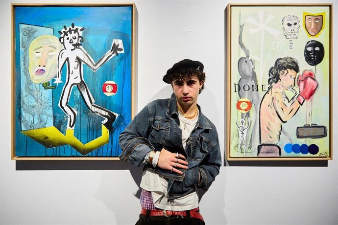 El llanisco Jonás San Miguel gana el Premio 'Astragal' por su obra 'Interludio entre lo que sí y lo que no'.