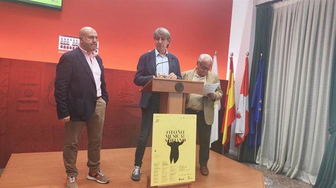 De izda a dcha, Aceña, Martínez y Santonja presentan el XXXII Otoño Musical Soriano.