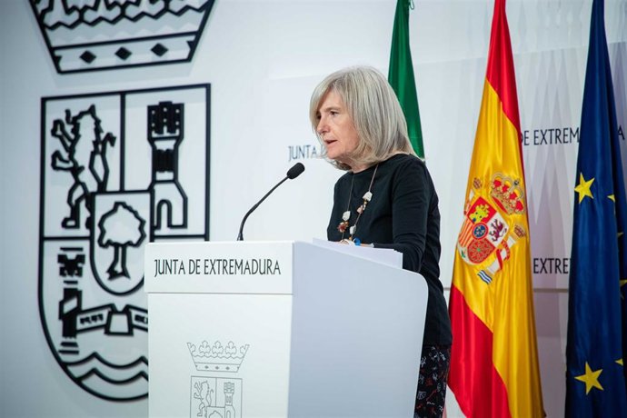 La portavoz de la Junta de Extremadura, Victoria Bazaga, en rueda de prensa