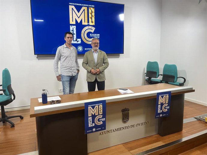 David Fernández-Prada, de Gustatio, y el concejal de Turismo del Ayuntamiento de Oviedo, Alfredo García Quintana, durante la presentación de MILC esta mañana.