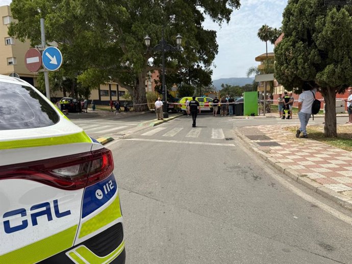 Lugar del accidente donde ha fallecido una mujer debido a un choque entre una moto y un coche.