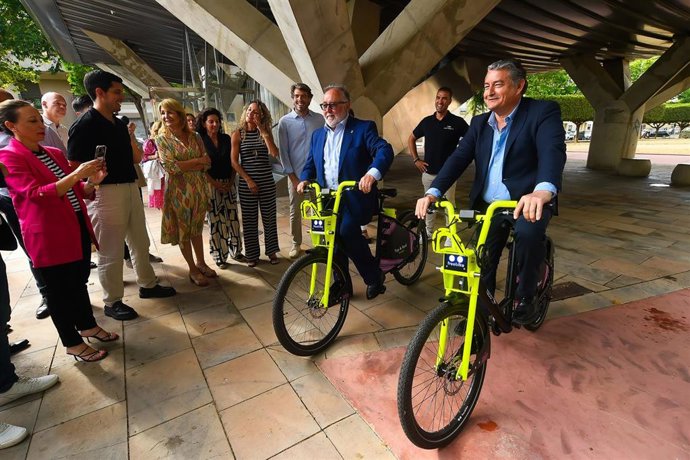 El consejero de la Presidencia, Interior, Diálogo Social y Simplificación Administrativa, Antonio Sanz, durante la inauguración de un centro de emprendimiento, en una imagen de archivo.