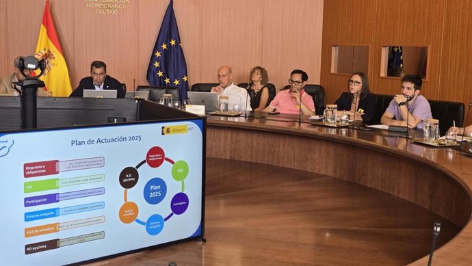 La directora de la Agencia del Agua de Castilla-La Mancha, Montserrat Muro, en la reunión de la Junta de Gobierno de la Confederación Hidrográfica del Tajo (CHT).