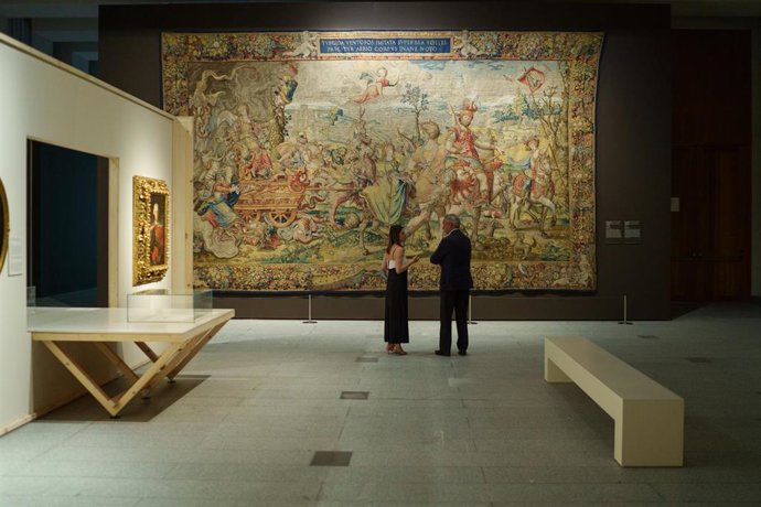Algunas piezas de la exposición, durante la inauguración de la exposición temporal 'Iconografía del mal. Los tapices de los pecados capitales', en la Galería de las Colecciones Reales, a 24 de junio de 2025, en Madrid (España). La exposición reúne por pri