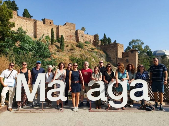 Una delegación suiza de 15 agentes de viajes y un periodista ha recorrido durante dos días varios enclaves turísticos de la provincia en el marco de un viaje de familiarización organizado por Hotelplan y MTS con el apoyo de Turismo Costa de Sol.